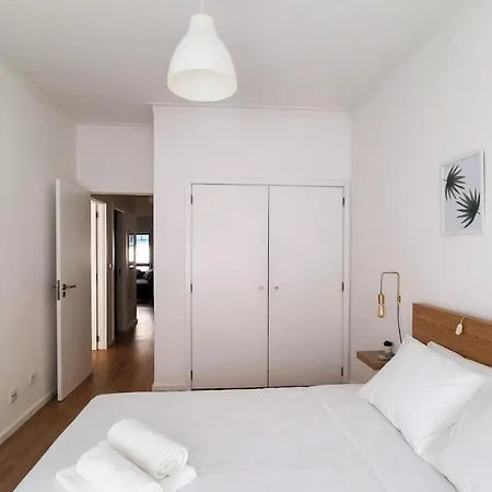 Lovely 2-bedroom - Near Center! Apartament