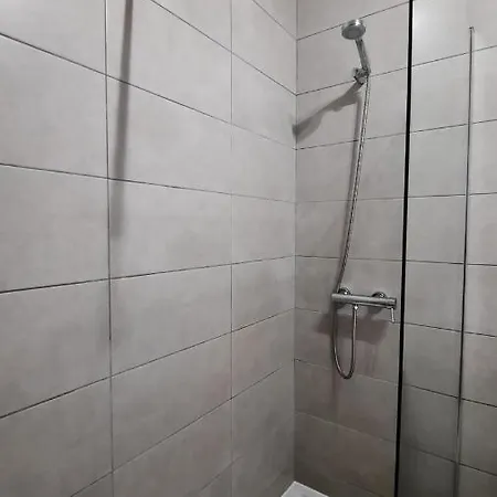 Lovely 2-bedroom - Near Center! Apartament *