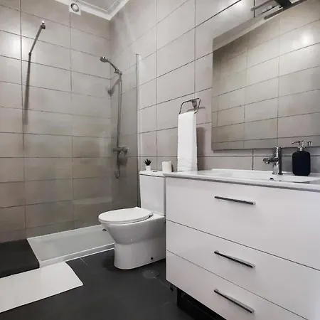 Daire Lovely 2-bedroom - Near Center! *