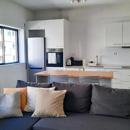 Apartment Lovely 2-bedroom - Near Center!