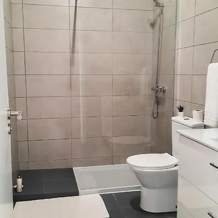 Lovely 2-bedroom - Near Center! Daire *