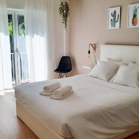 Lovely 2-bedroom - Near Center! Daire