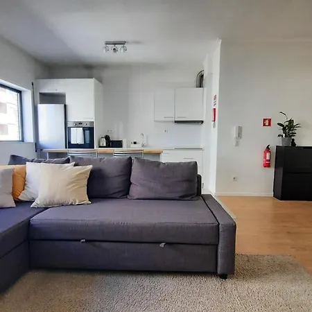 Apartment Lovely 2-bedroom - Near Center!