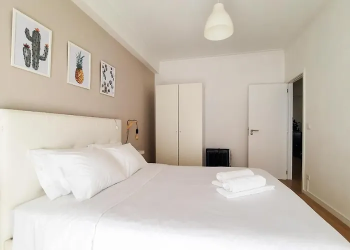 Lovely 2-bedroom - Near Center! Lägenhet *