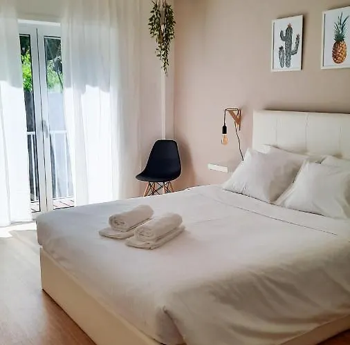 Lovely 2-bedroom - Near Center! Lägenhet