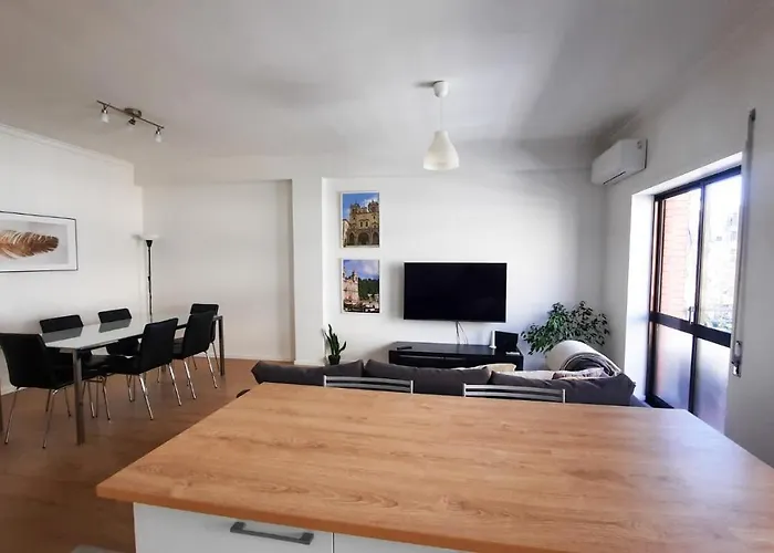 Lovely 2-bedroom - Near Center! * Braga